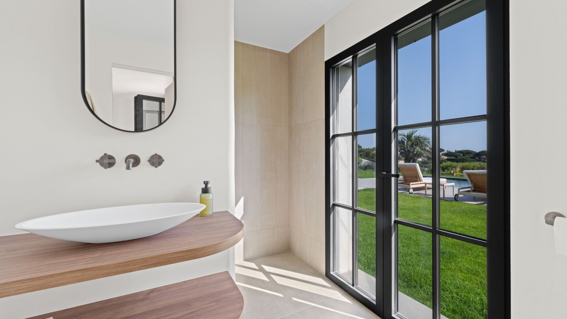 villa 7 Rooms for sale on STE MAXIME (83120)