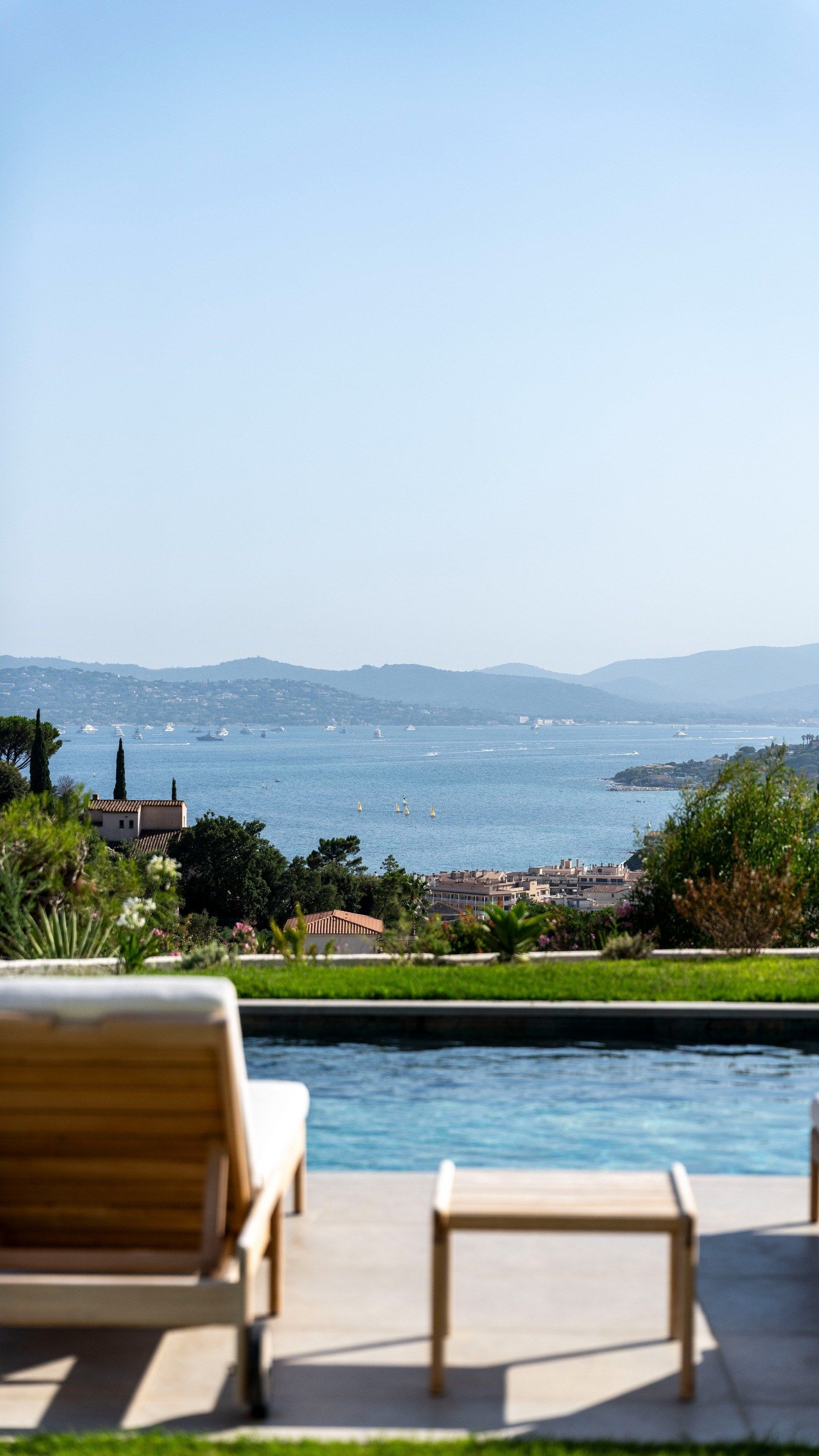 villa 7 Rooms for sale on STE MAXIME (83120)