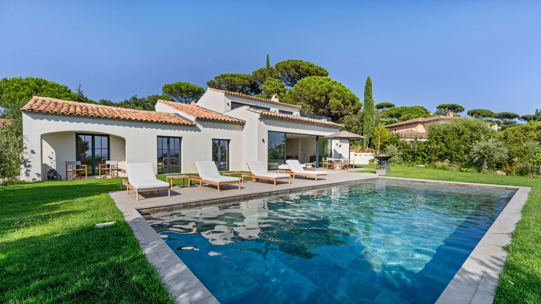 villa 7 Rooms for sale on STE MAXIME (83120)