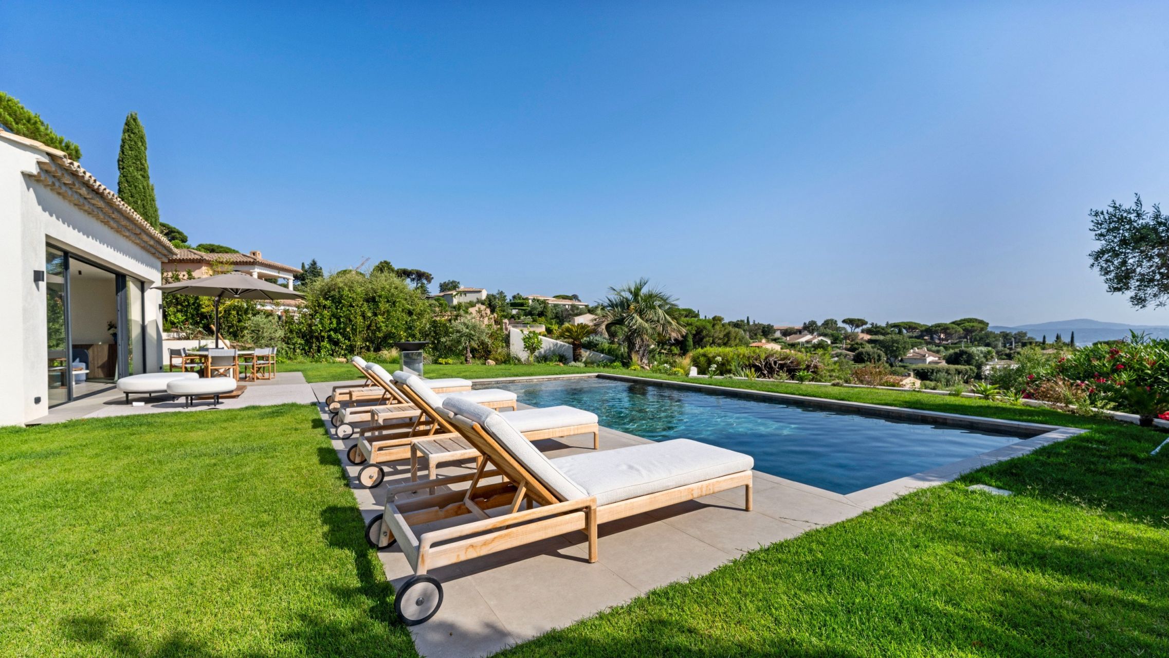 villa 7 Rooms for sale on STE MAXIME (83120)
