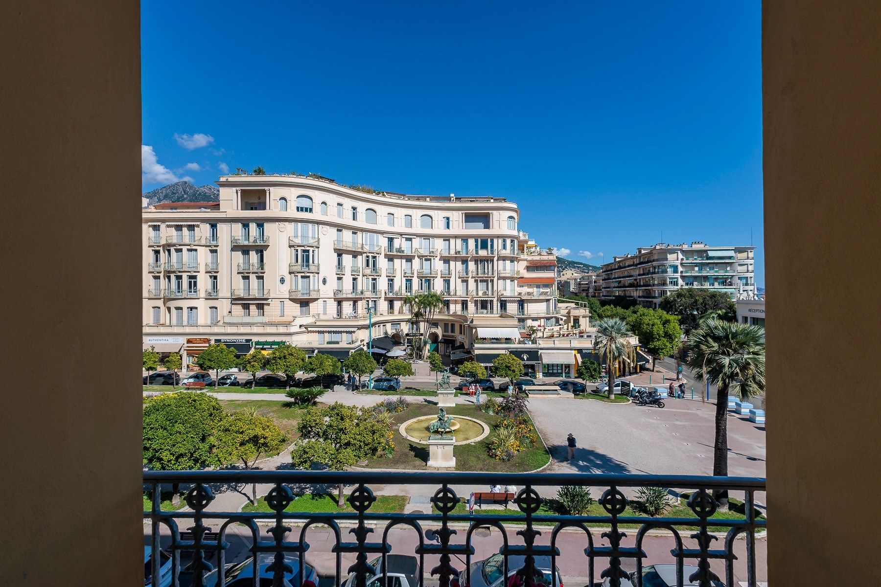 apartment 5 Rooms for sale on MENTON (06500)