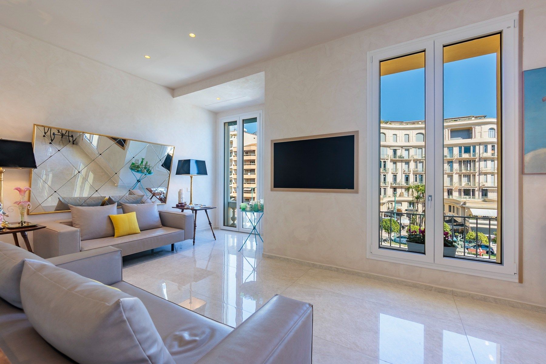 apartment 5 Rooms for sale on MENTON (06500)