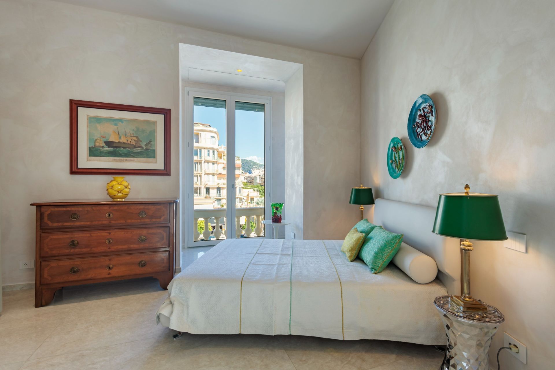 apartment 5 Rooms for sale on MENTON (06500)