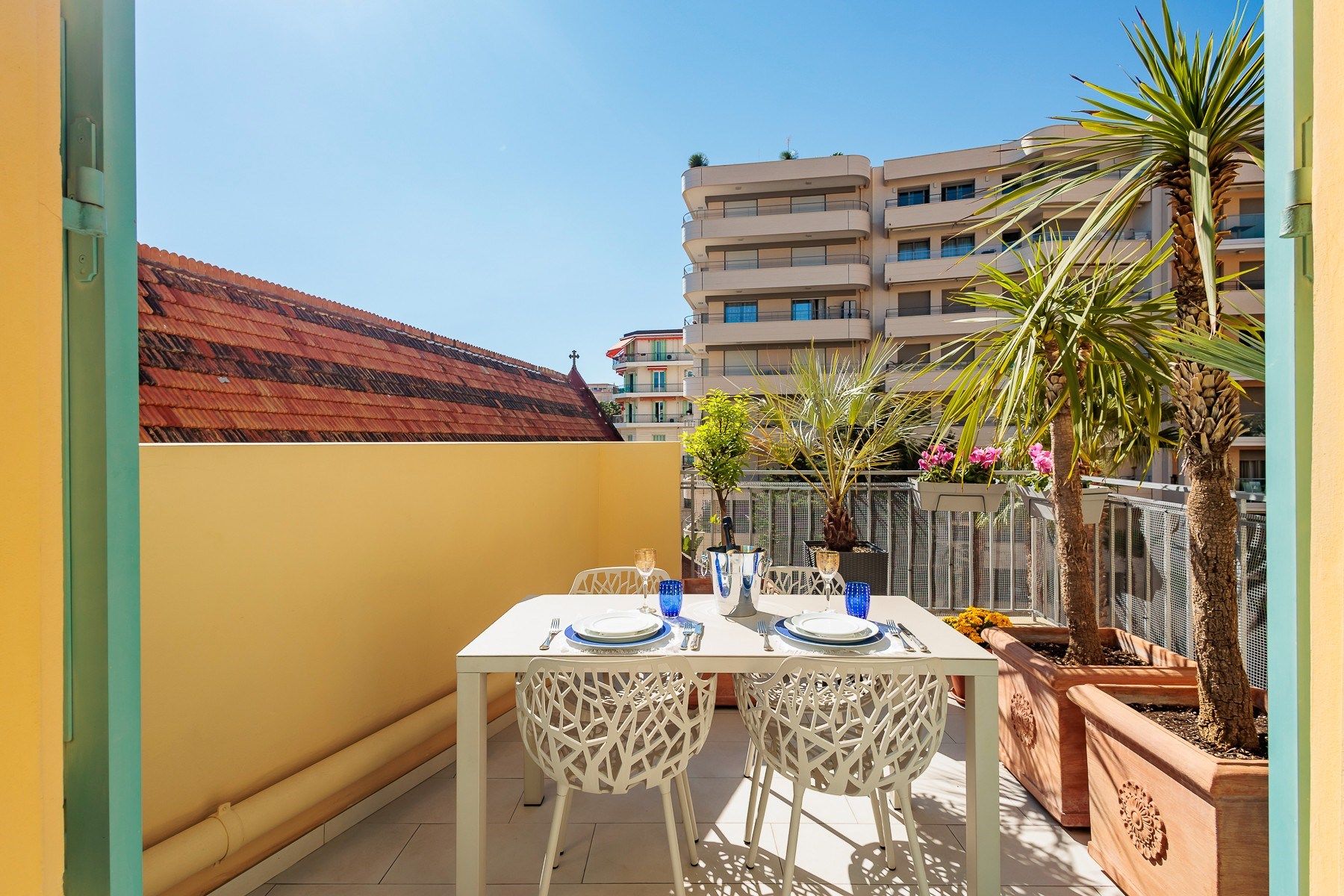 apartment 5 Rooms for sale on MENTON (06500)
