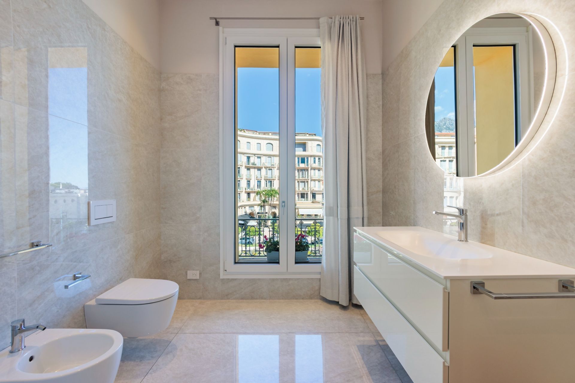 apartment 5 Rooms for sale on MENTON (06500)