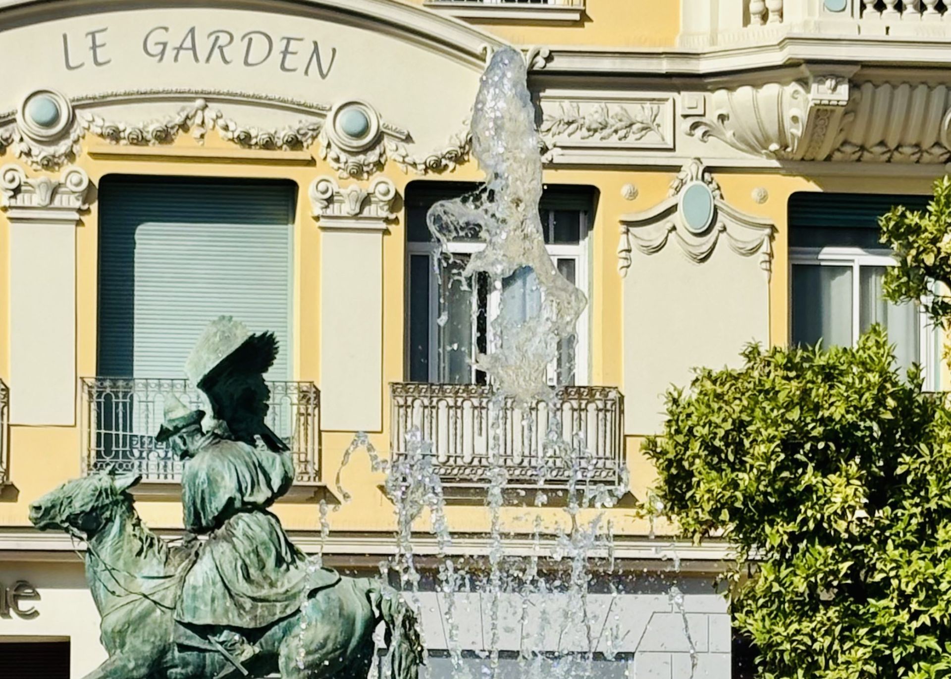 apartment 5 Rooms for sale on MENTON (06500)