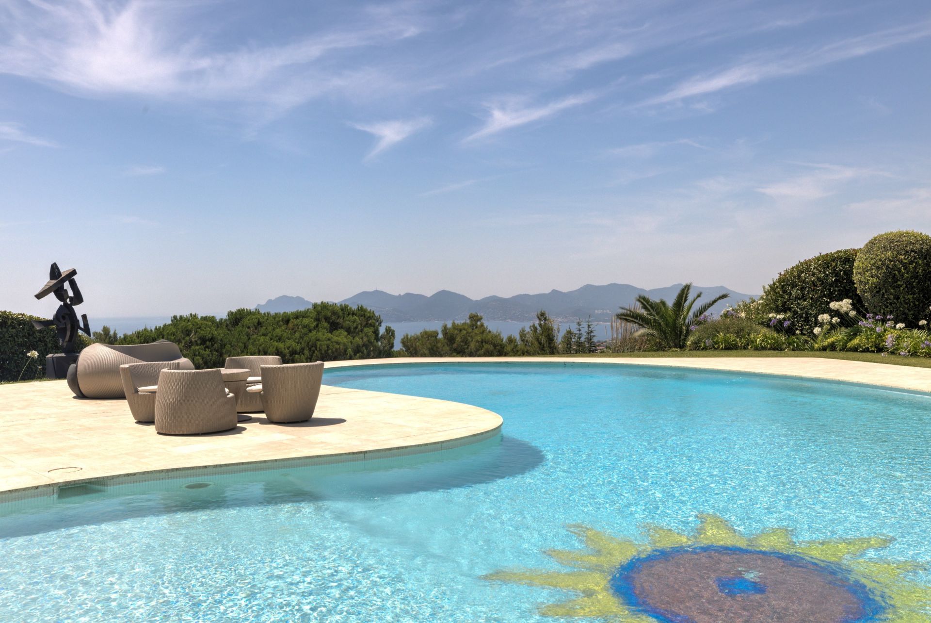 villa 10 Rooms for sale on CANNES (06400)