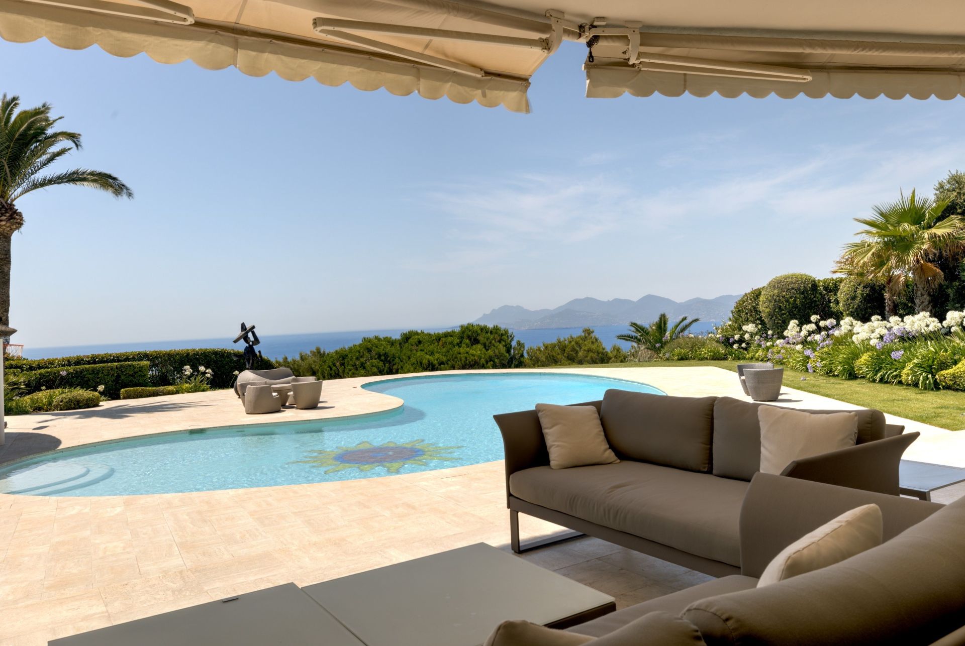 villa 10 Rooms for sale on CANNES (06400)