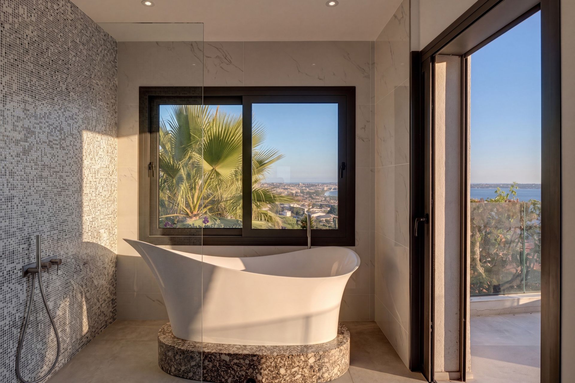 villa 6 Rooms for sale on LE GOLFE JUAN (06220)