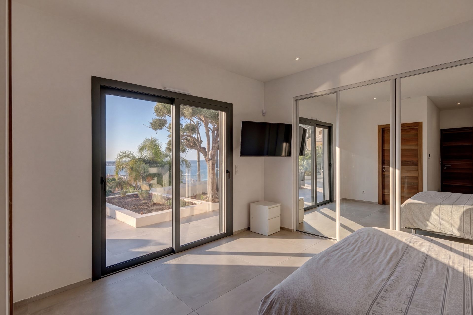 villa 6 Rooms for sale on LE GOLFE JUAN (06220)
