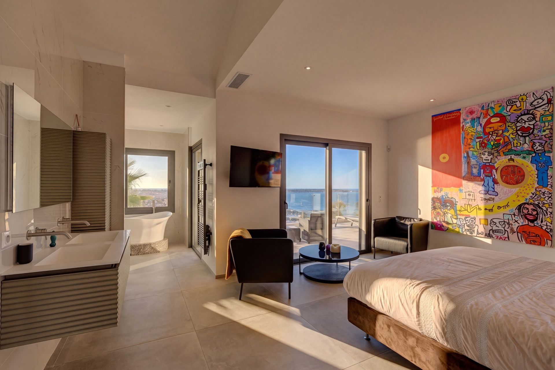 villa 6 Rooms for sale on LE GOLFE JUAN (06220)
