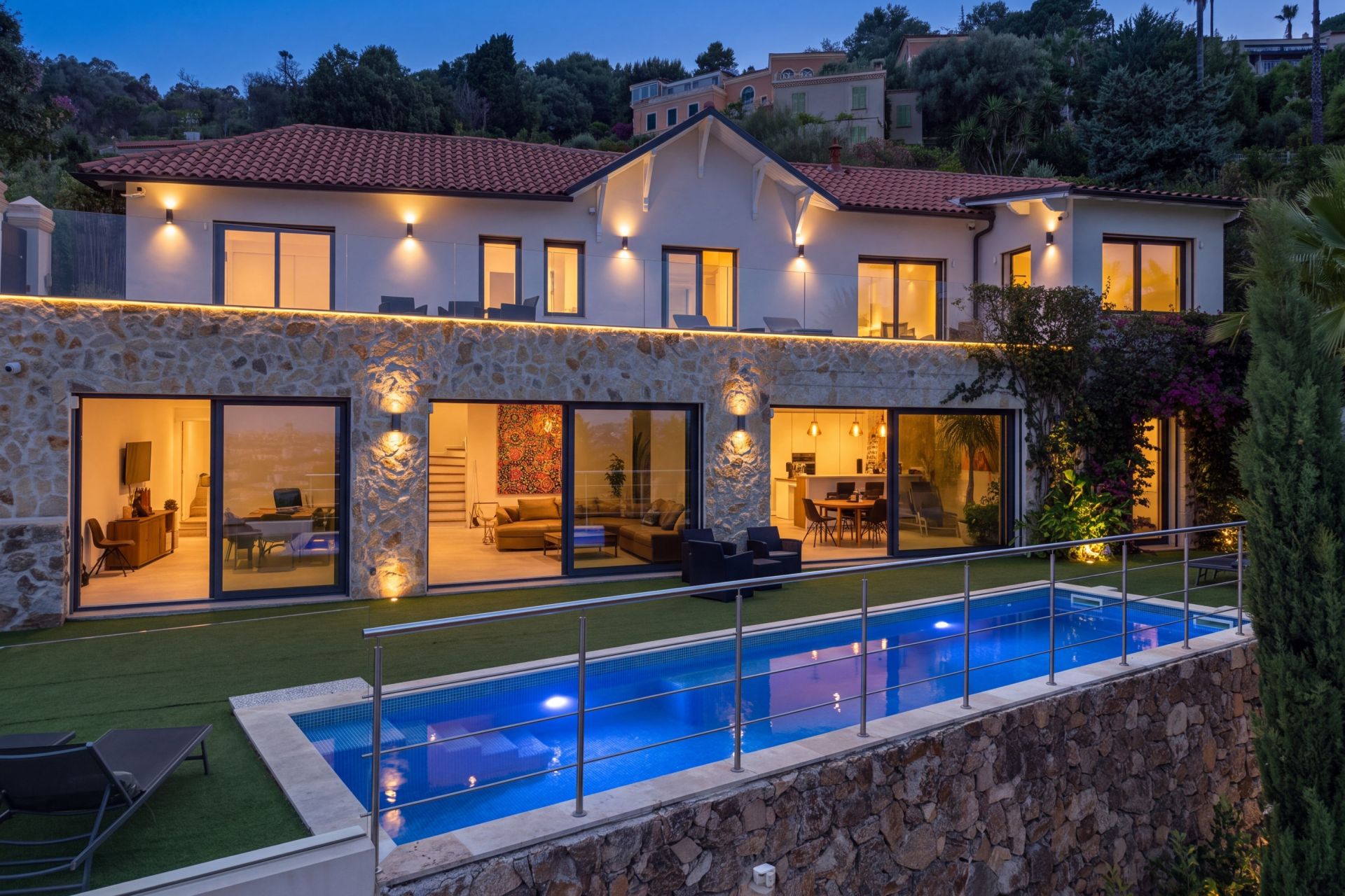 villa 6 Rooms for sale on LE GOLFE JUAN (06220)