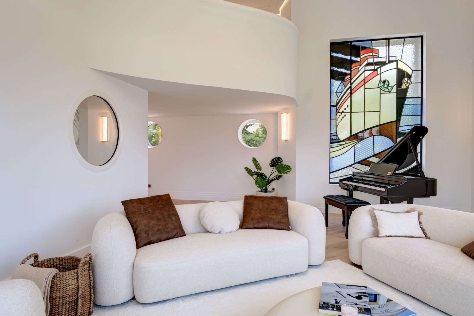 villa 8 Rooms for sale on CAP D ANTIBES (06160)