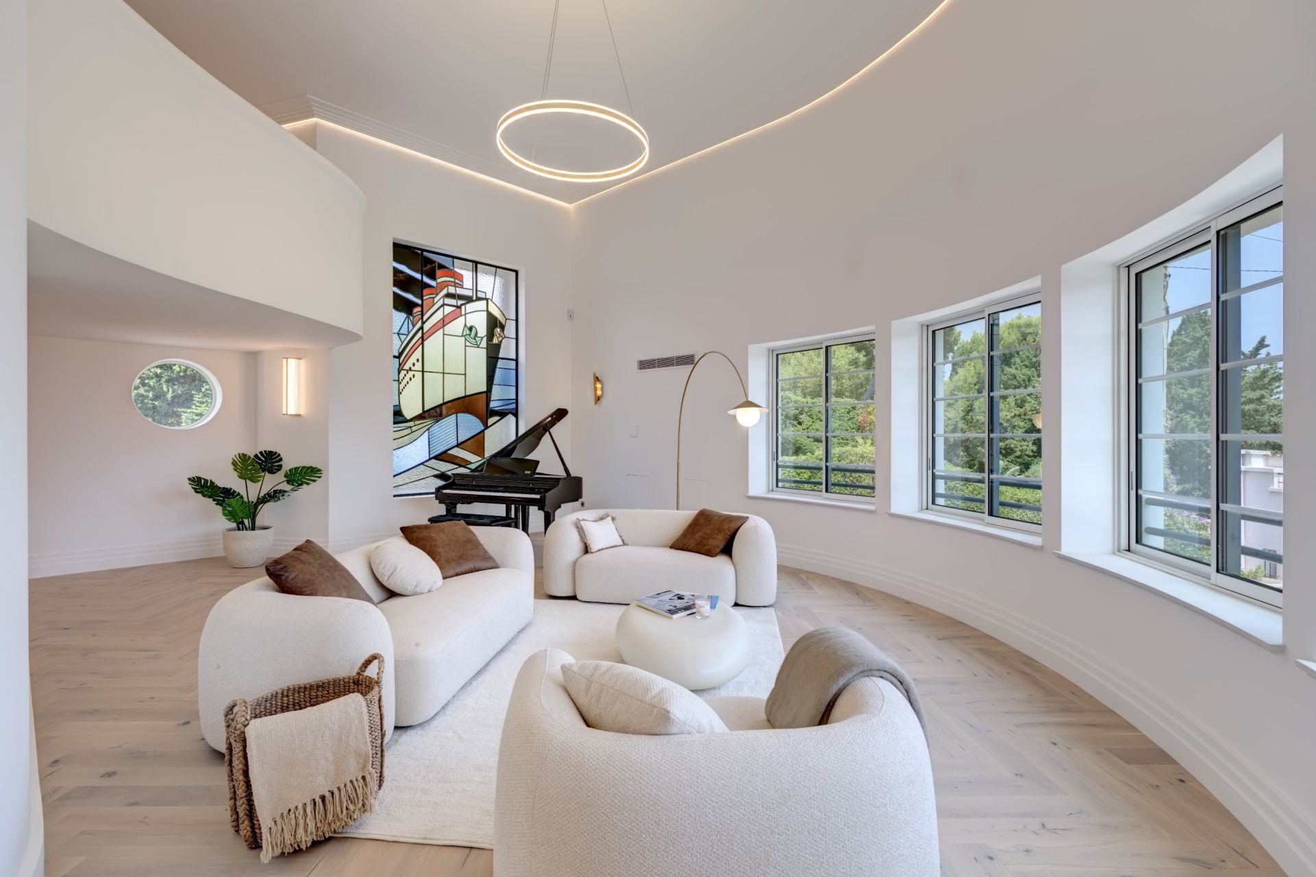 villa 8 Rooms for sale on CAP D ANTIBES (06160)