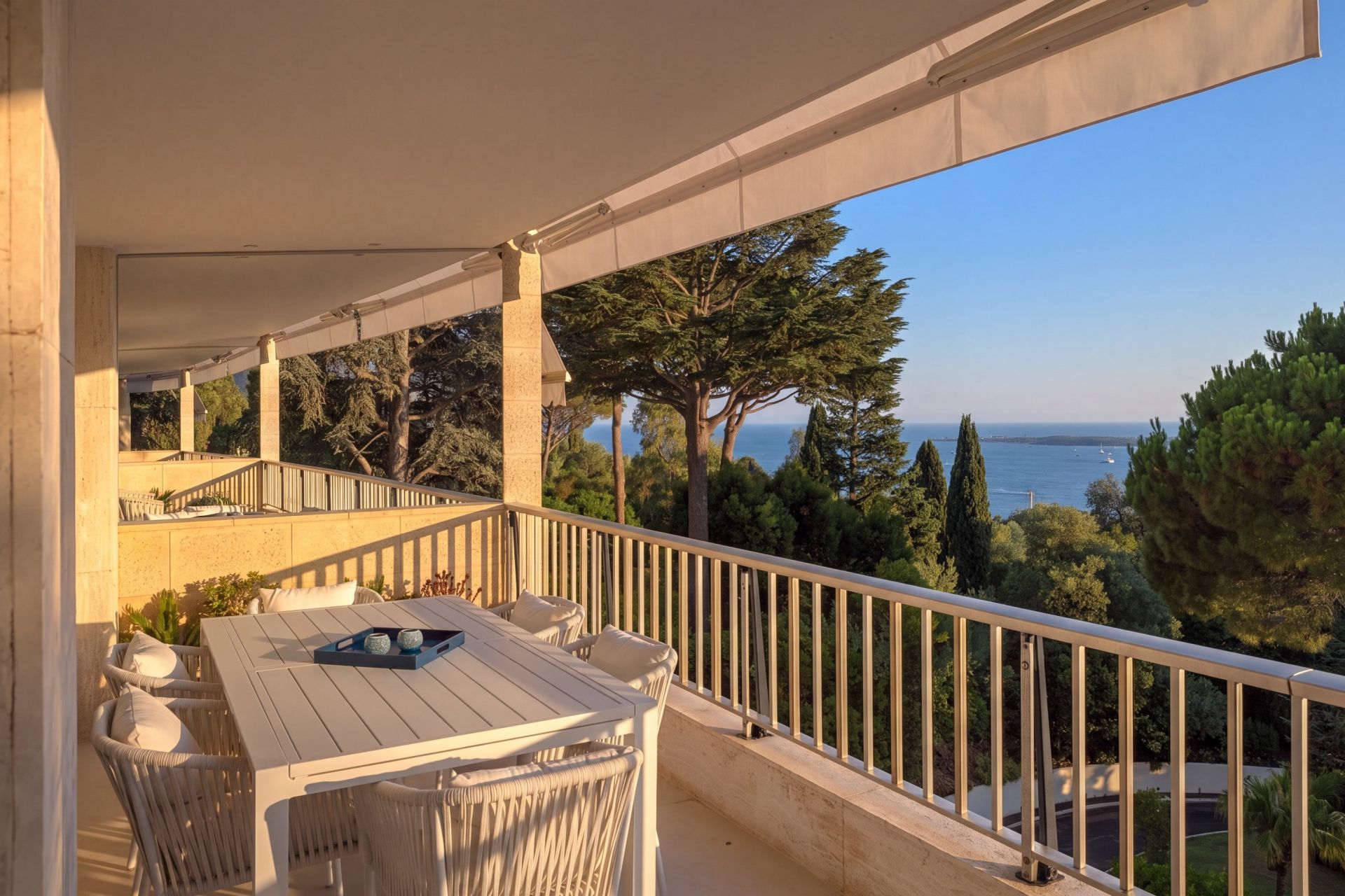 apartment 3 Rooms for sale on CANNES (06400)