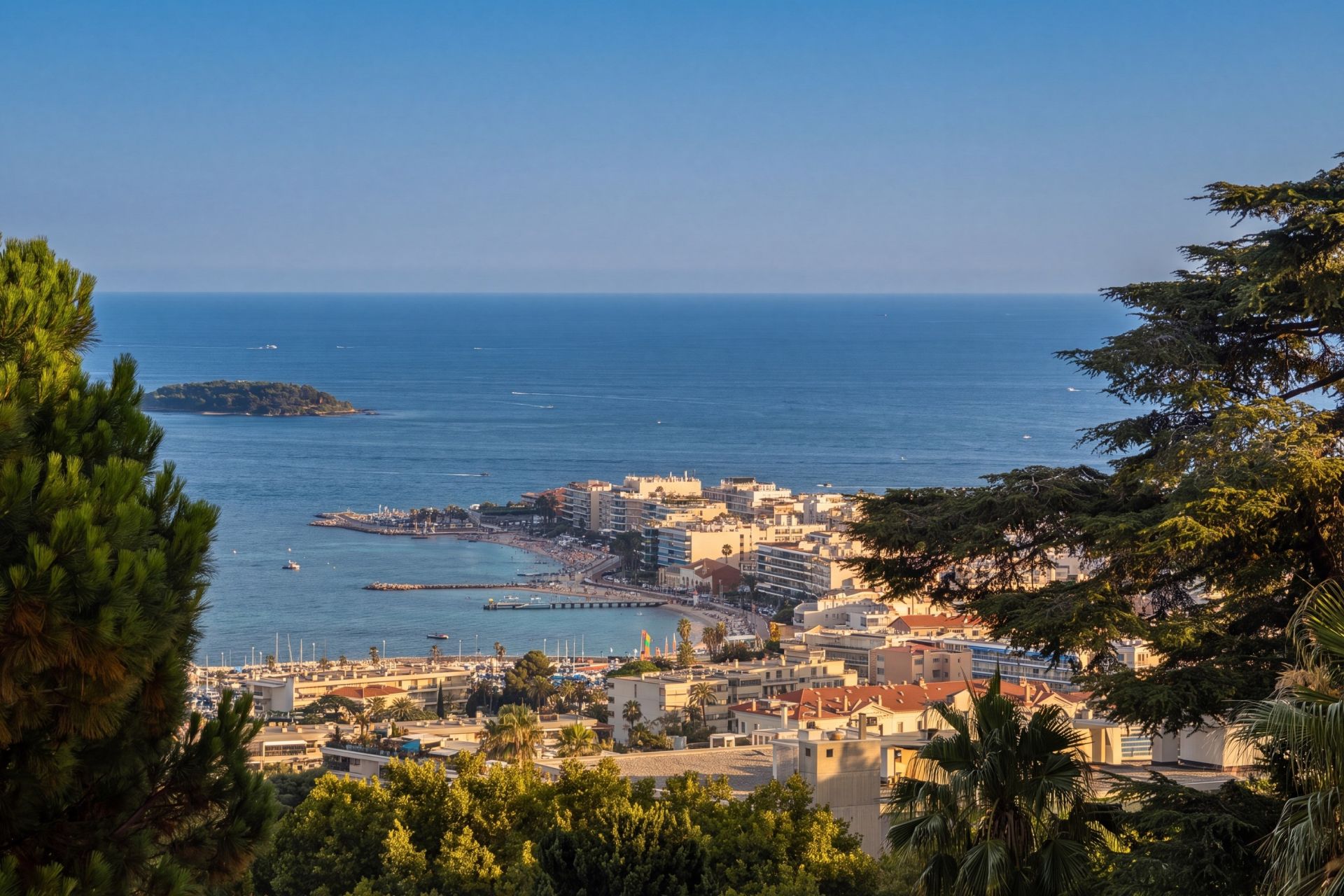 apartment 3 Rooms for sale on CANNES (06400)