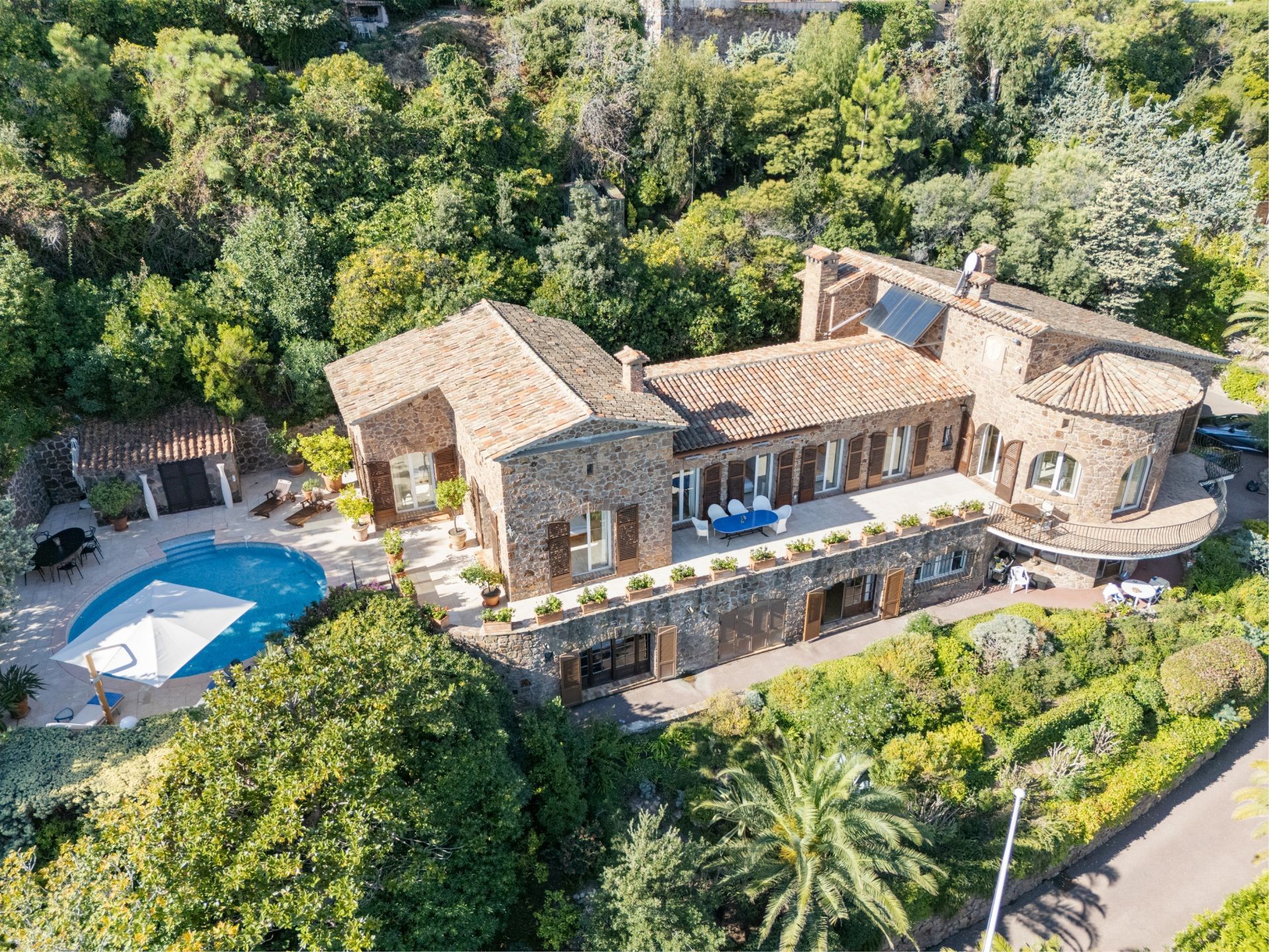 mansion 11 Rooms for sale on THEOULE SUR MER (06590)