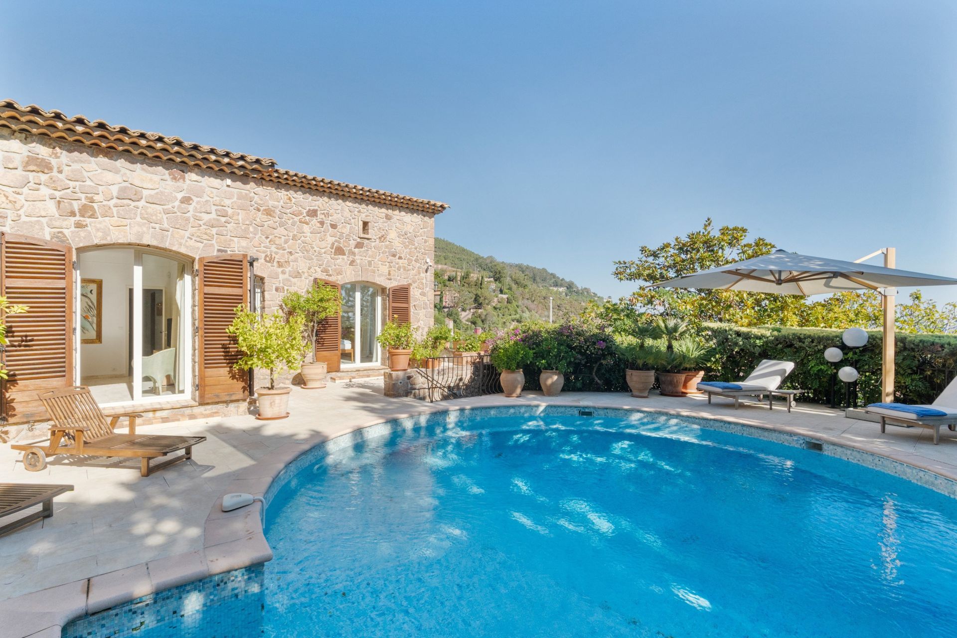 mansion 11 Rooms for sale on THEOULE SUR MER (06590)