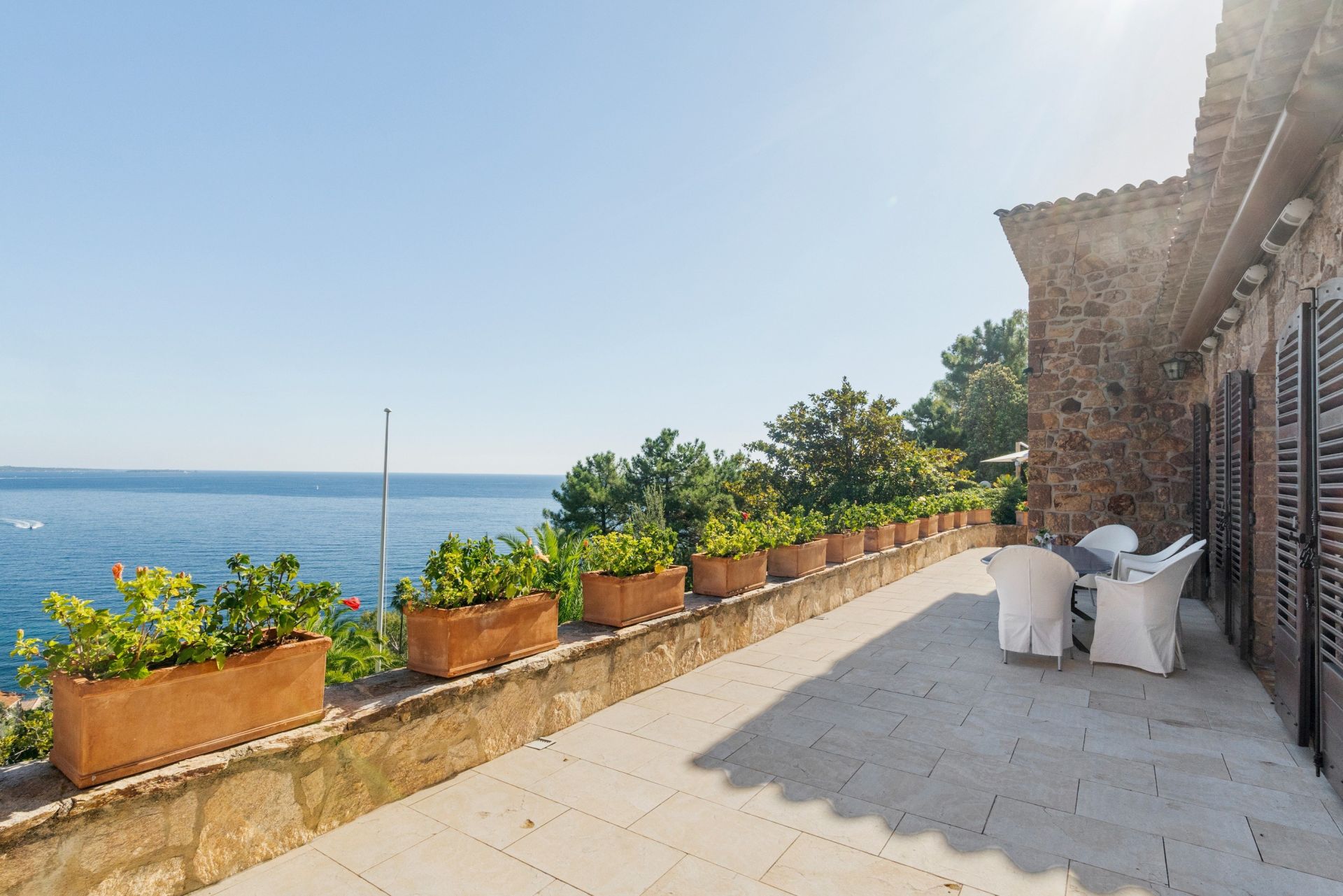 mansion 11 Rooms for sale on THEOULE SUR MER (06590)