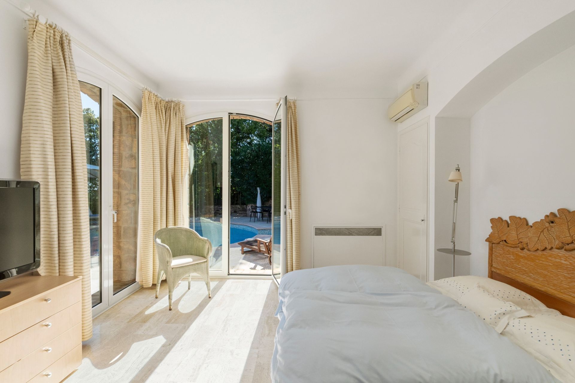 mansion 11 Rooms for sale on THEOULE SUR MER (06590)