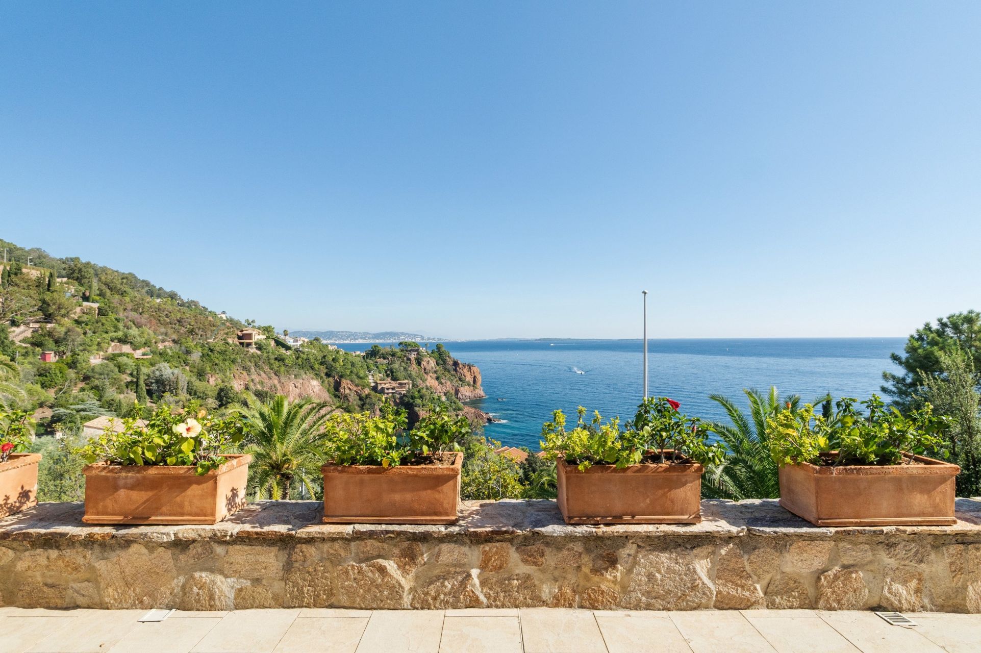 mansion 11 Rooms for sale on THEOULE SUR MER (06590)