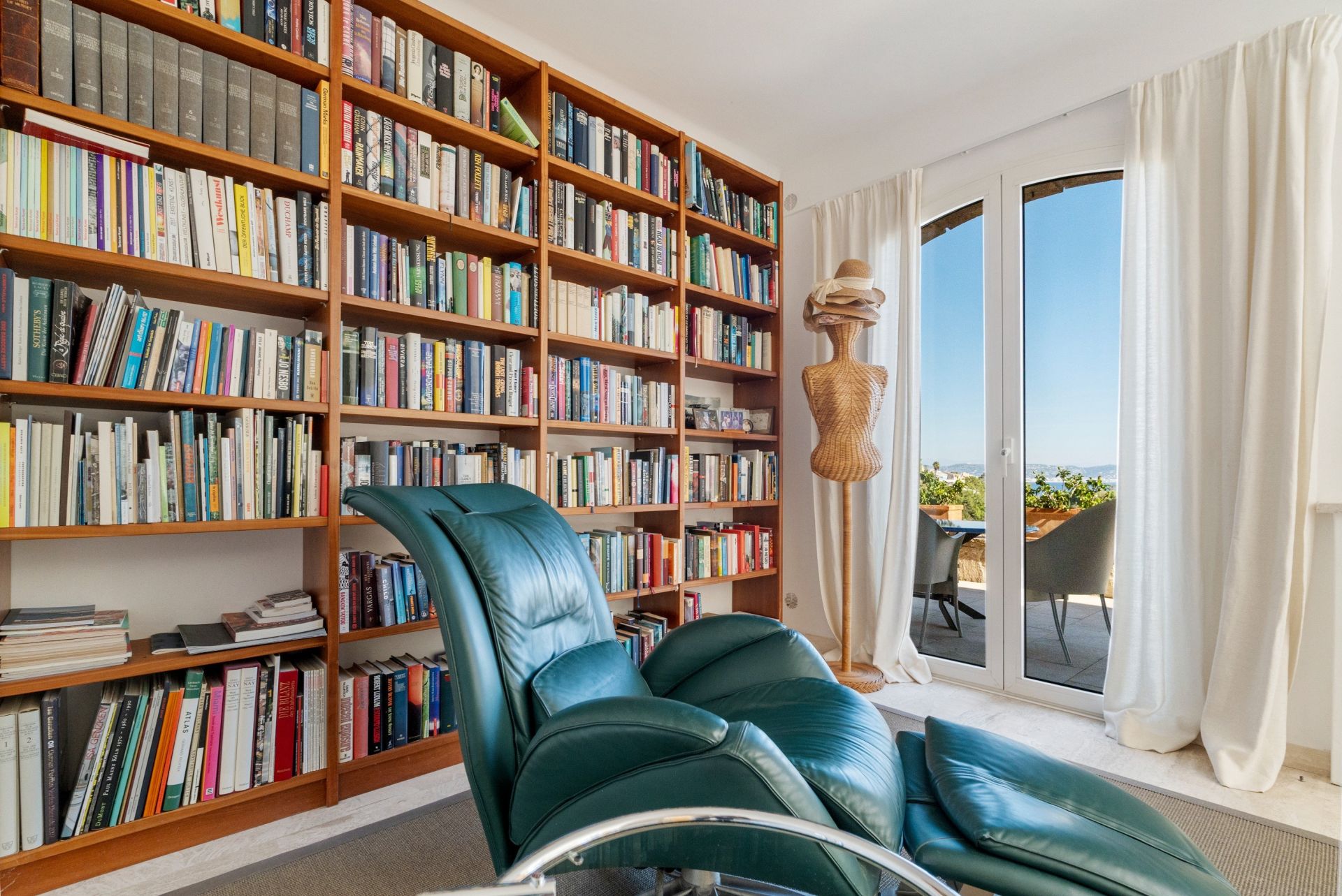 mansion 11 Rooms for sale on THEOULE SUR MER (06590)