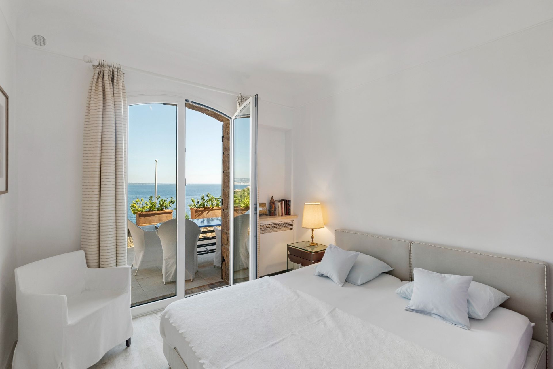 mansion 11 Rooms for sale on THEOULE SUR MER (06590)