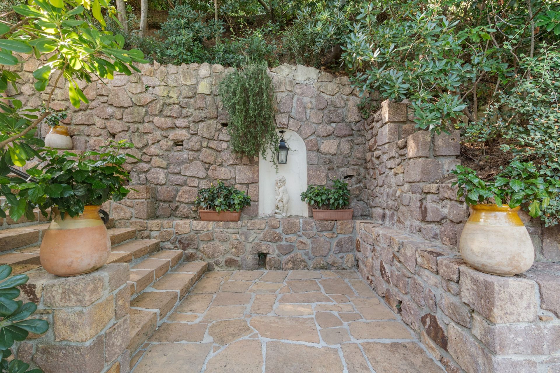 mansion 11 Rooms for sale on THEOULE SUR MER (06590)