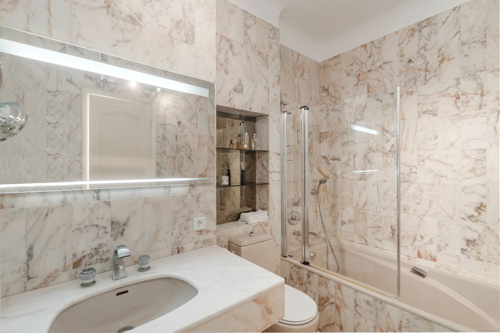 mansion 11 Rooms for sale on THEOULE SUR MER (06590)