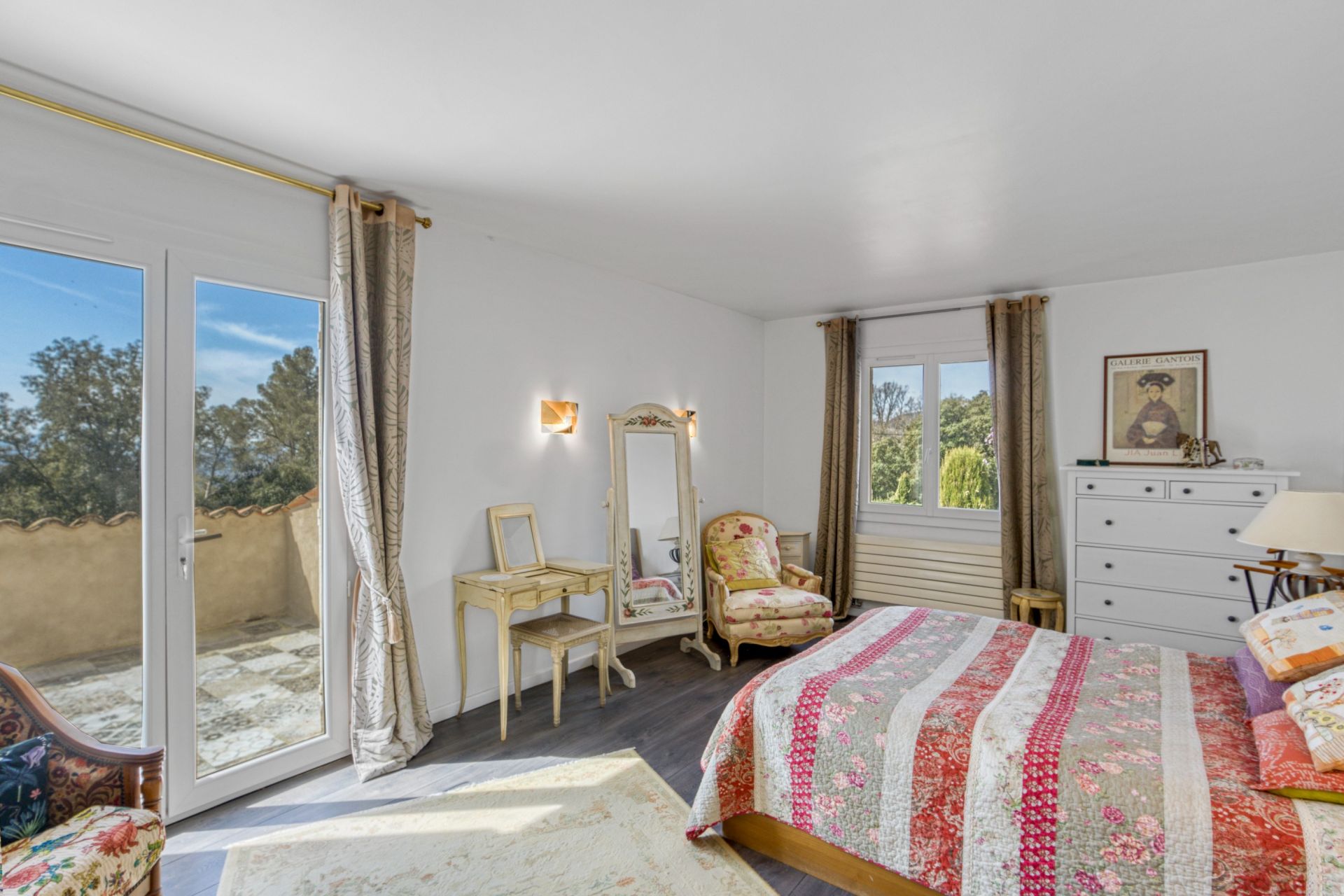 villa 5 Rooms for sale on CABRIS (06530)