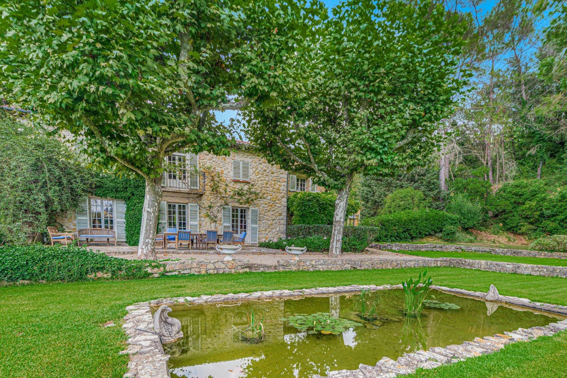 bastide 12 Pièces en vente sur CHATEAUNEUF GRASSE (06740)