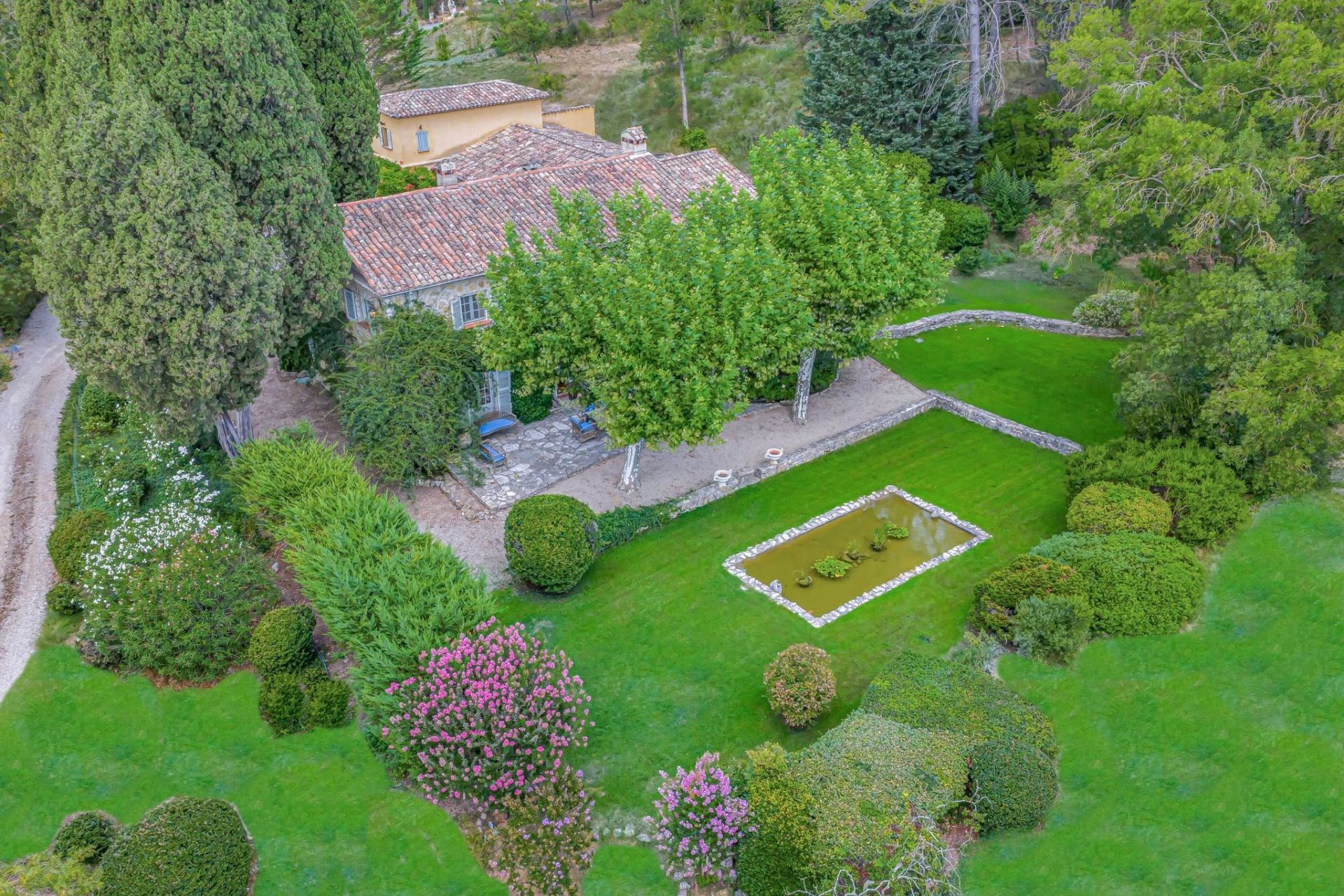bastide 12 Pièces en vente sur CHATEAUNEUF GRASSE (06740)