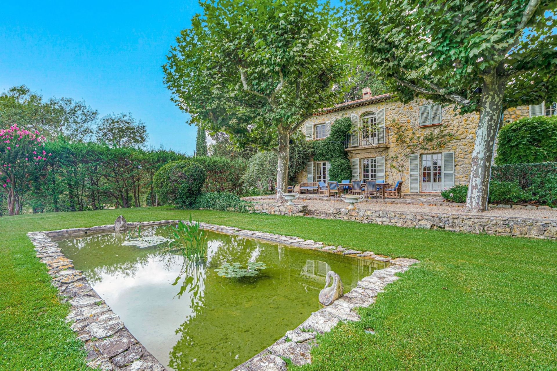 bastide 12 Pièces en vente sur CHATEAUNEUF GRASSE (06740)