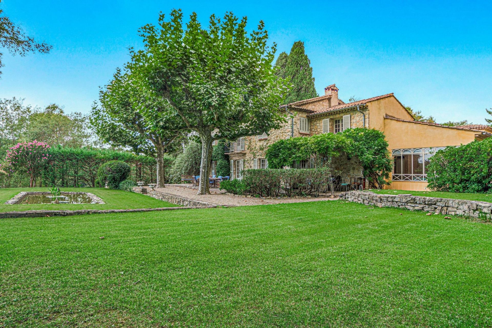 bastide 12 Pièces en vente sur CHATEAUNEUF GRASSE (06740)