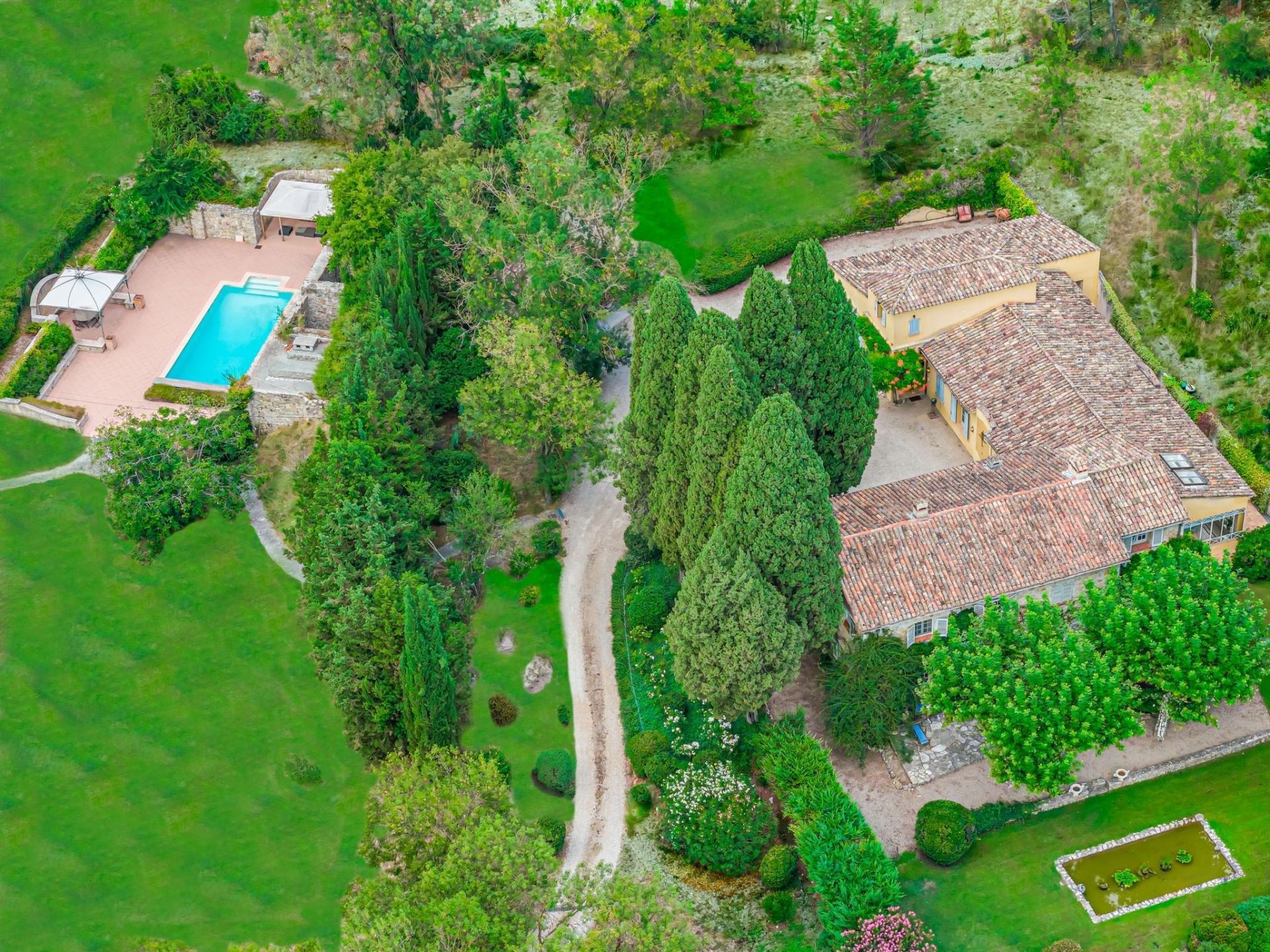 bastide 12 Pièces en vente sur CHATEAUNEUF GRASSE (06740)