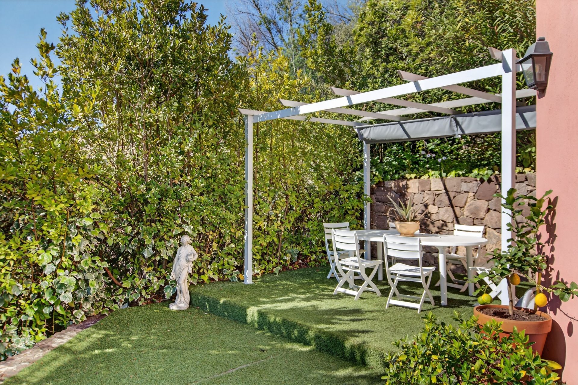 villa 6 Rooms for sale on MANDELIEU LA NAPOULE (06210)