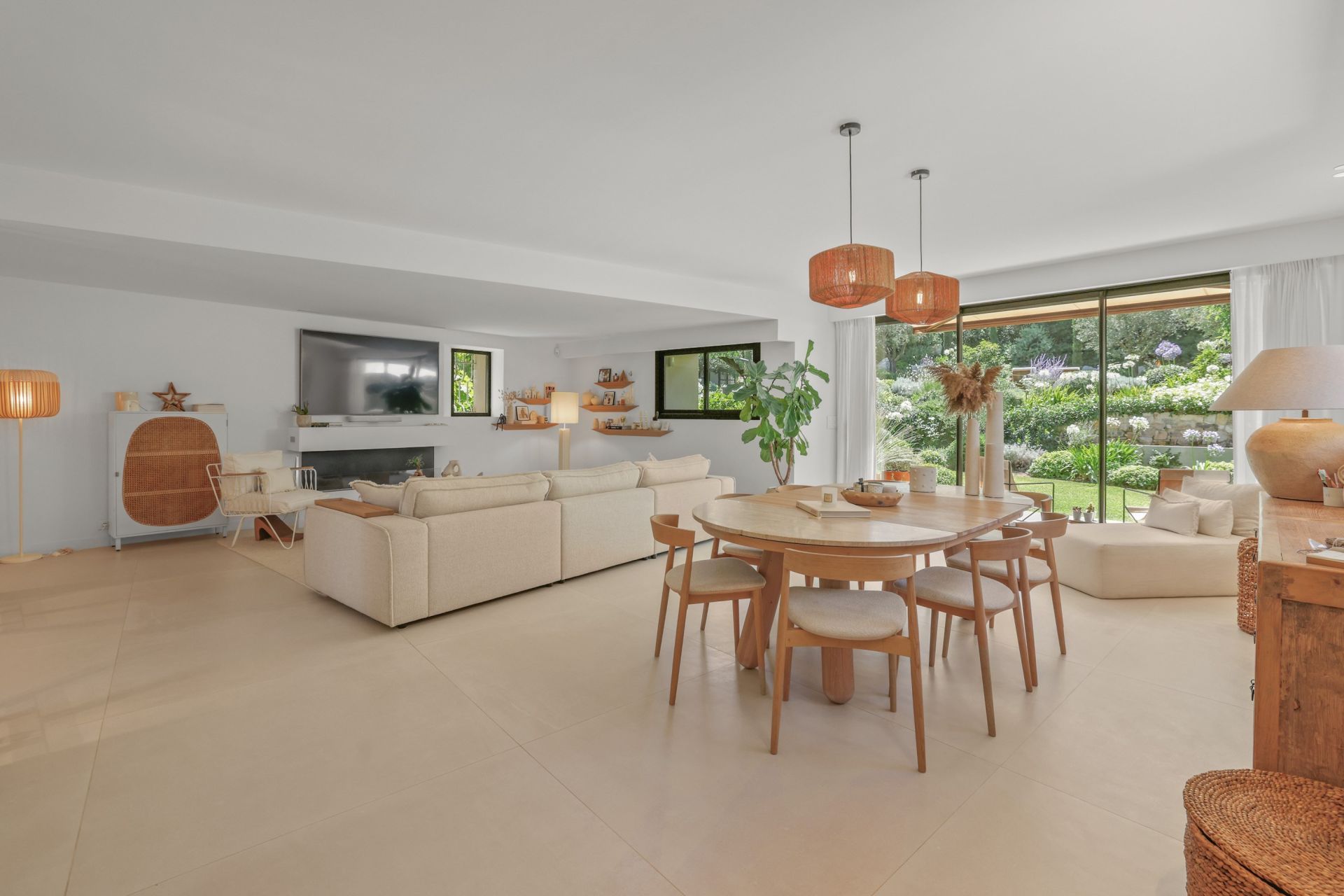 villa 7 Rooms for sale on CANNES (06400)