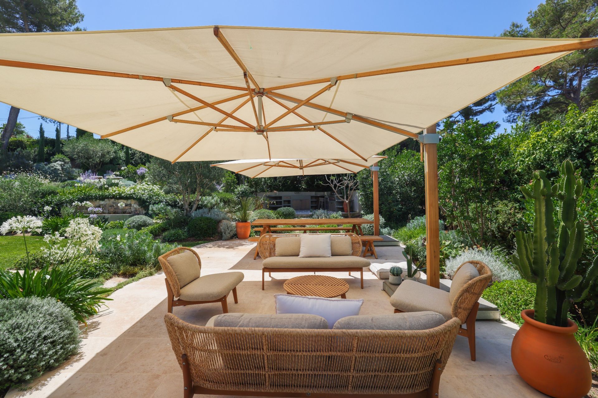 villa 7 Rooms for sale on CANNES (06400)