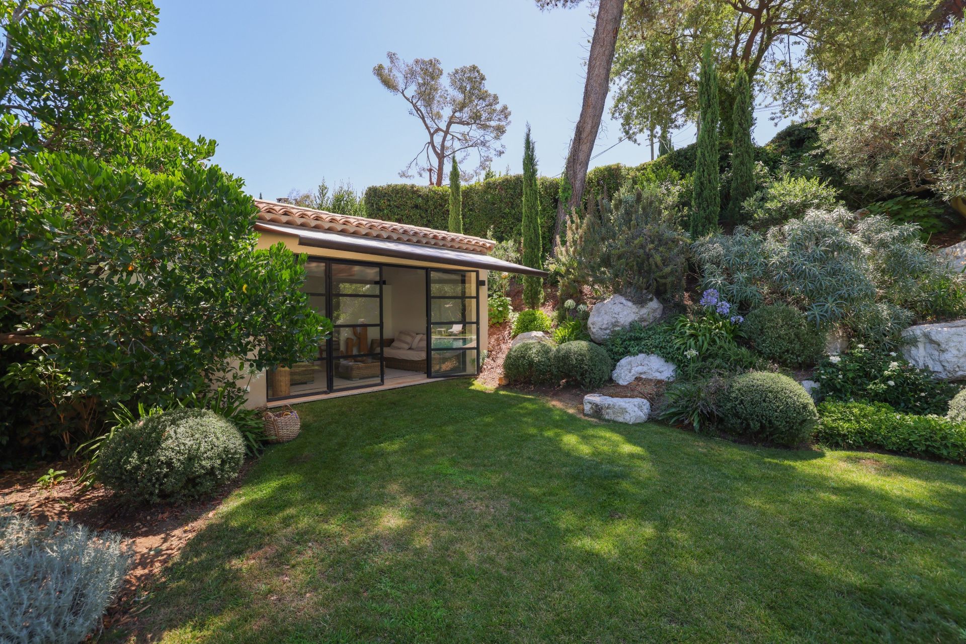 villa 7 Rooms for sale on CANNES (06400)