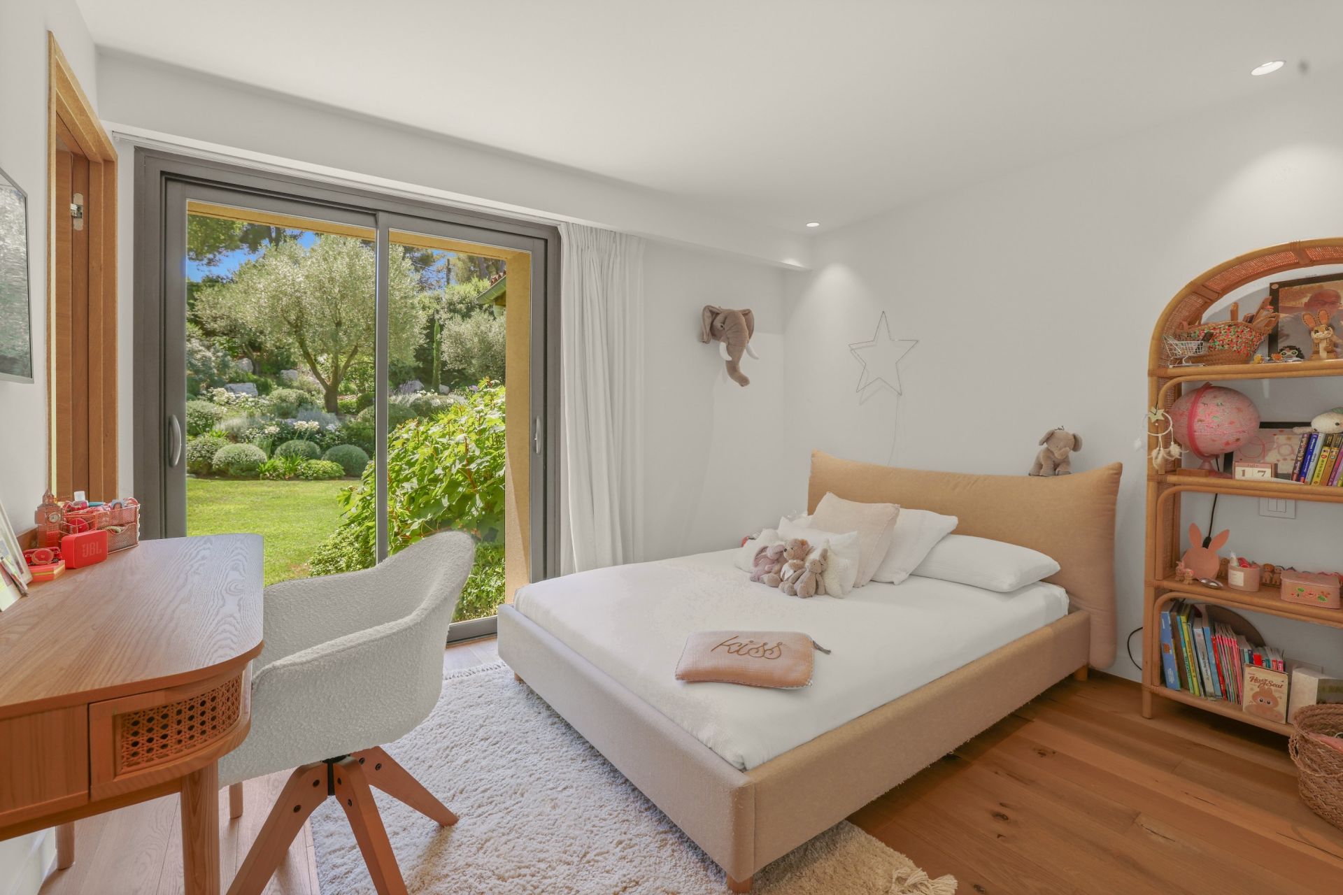 villa 7 Rooms for sale on CANNES (06400)