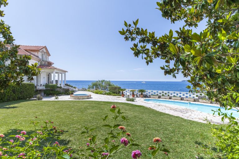 maison de maître 12 Pièces en vente sur CAP D AIL (06320)
