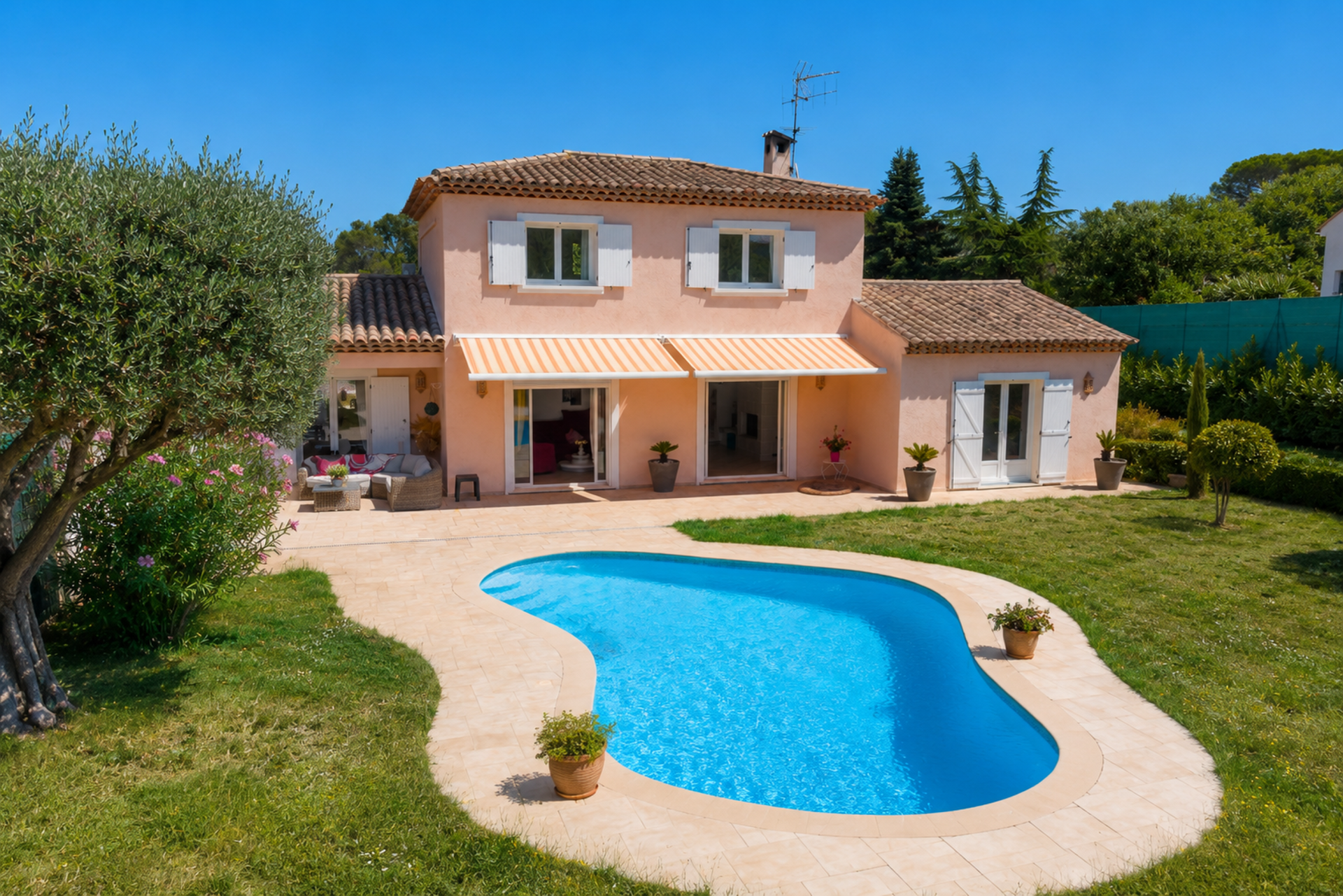 villa 8 Pièces en vente sur MOUANS SARTOUX (06370)