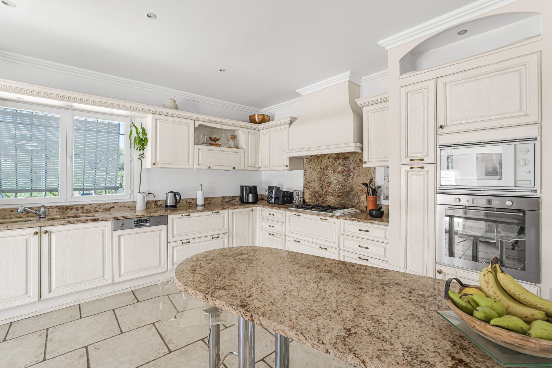 villa 8 Pièces en vente sur MOUANS SARTOUX (06370)