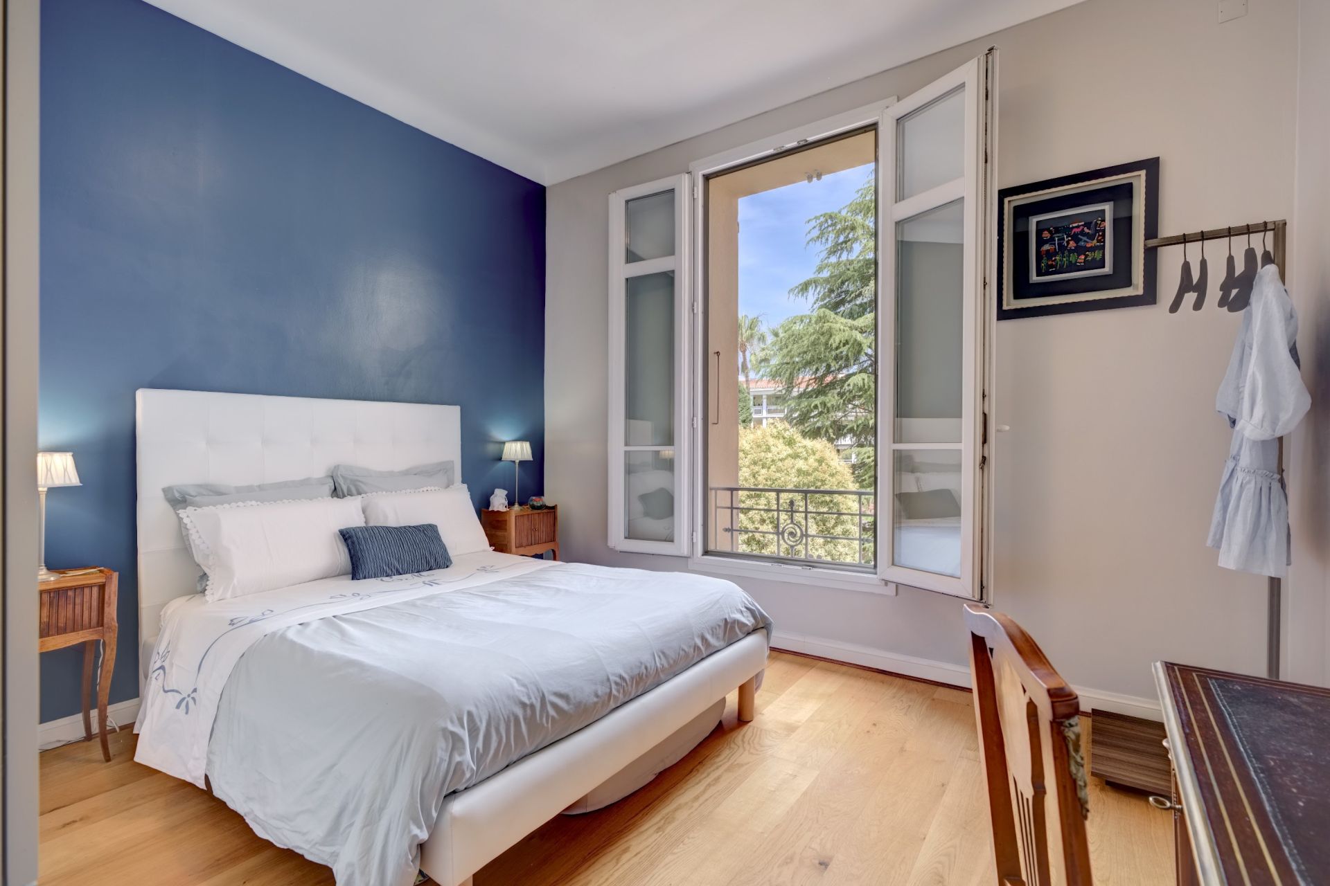 apartment 4 Rooms for sale on CANNES (06400)