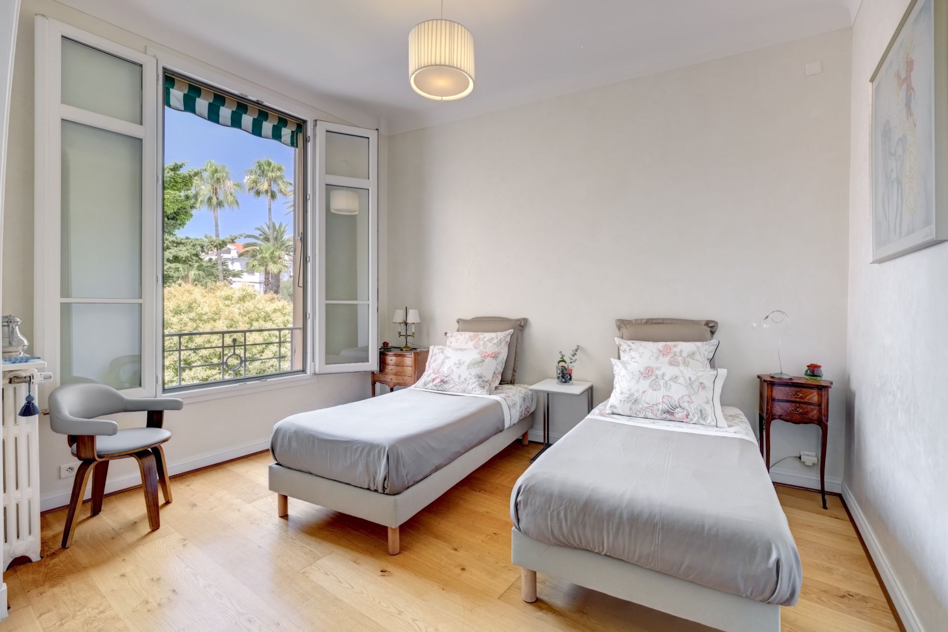 apartment 4 Rooms for sale on CANNES (06400)