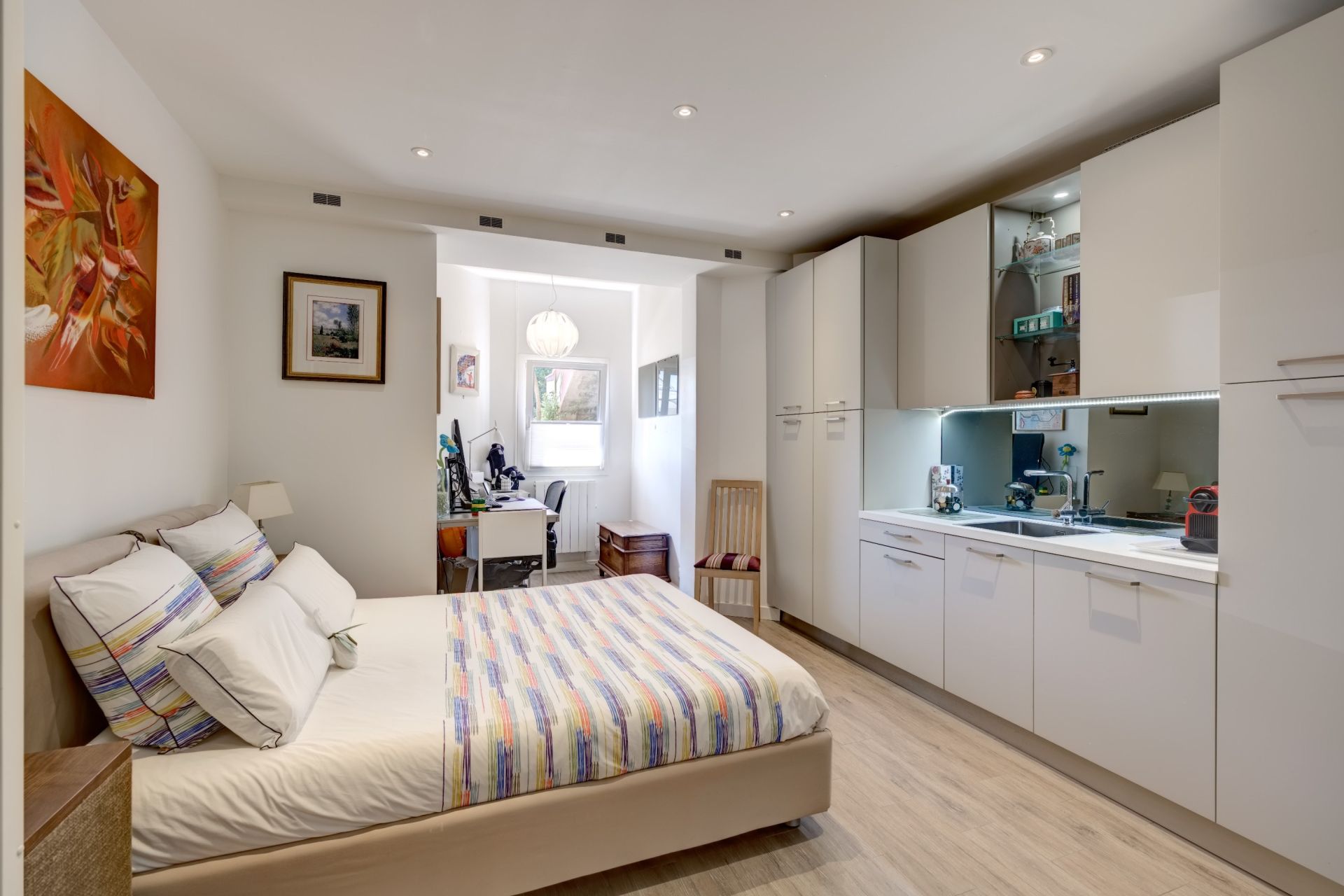 apartment 4 Rooms for sale on CANNES (06400)