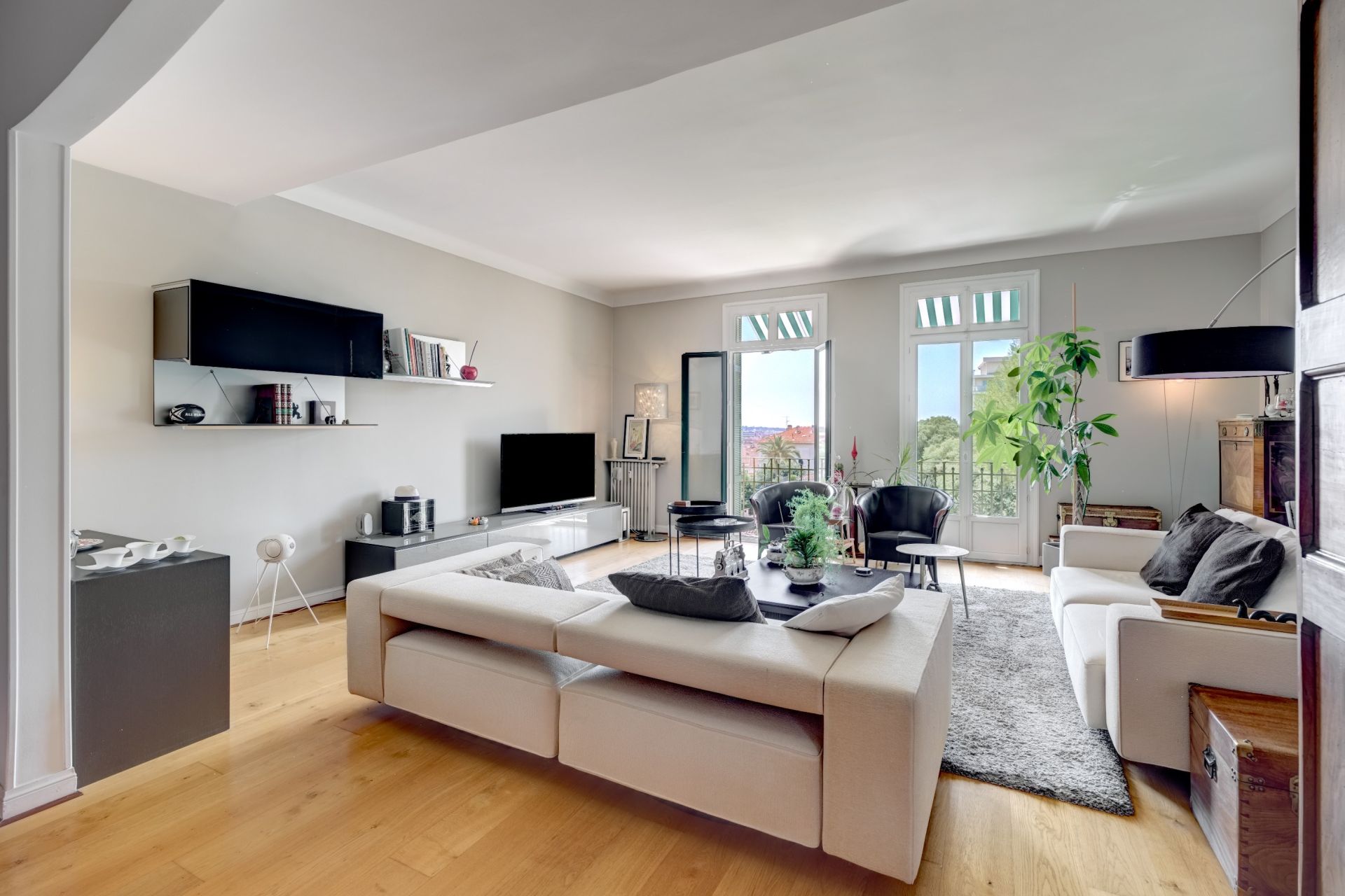 apartment 4 Rooms for sale on CANNES (06400)