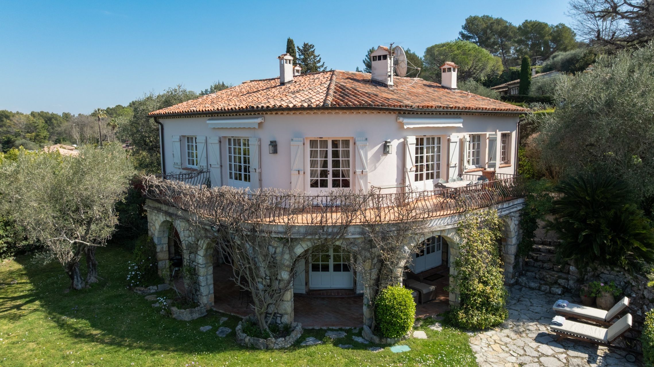 villa 5 Pièces en vente sur MOUGINS (06250)