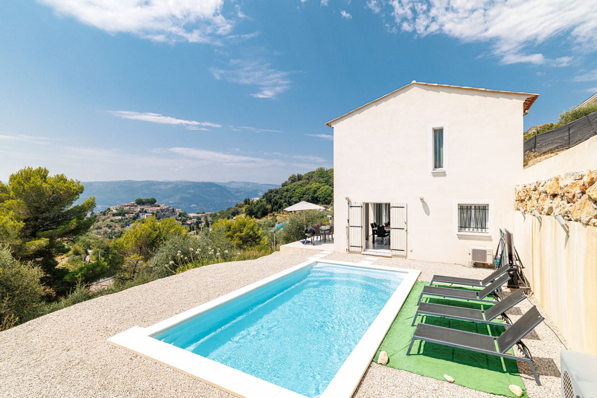villa 4 Rooms for sale on ASPREMONT (06790)