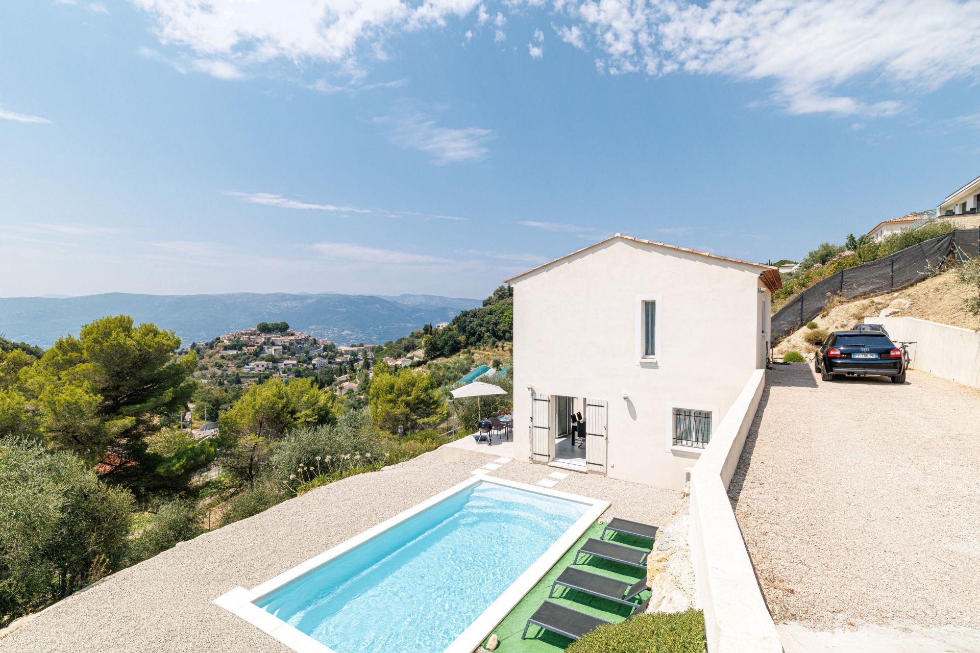 villa 4 Rooms for sale on ASPREMONT (06790)